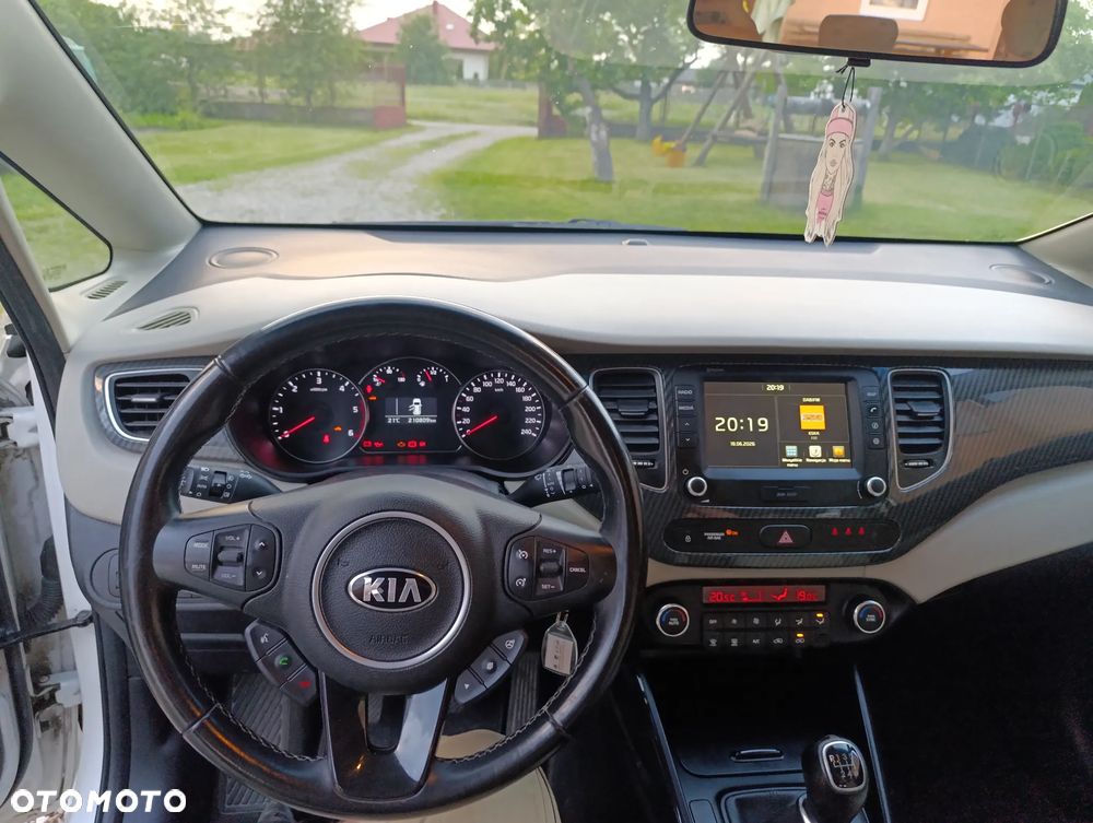 Kia Carens - 29