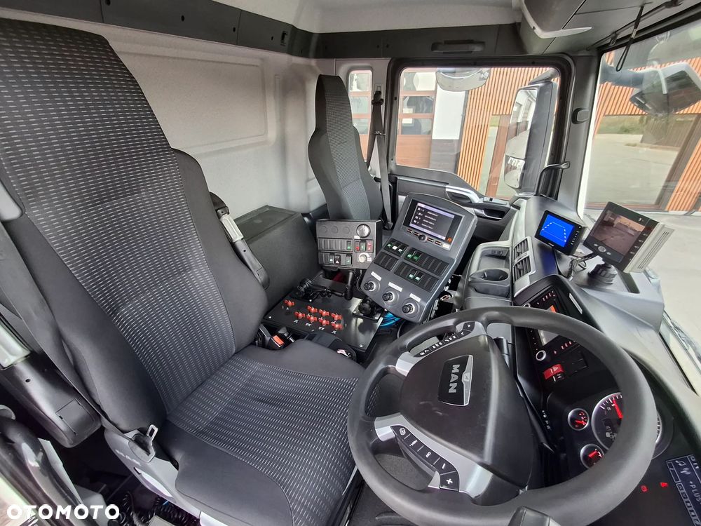 MAN TGS 18.320 Zamiatarka BUCHER OptiFant 8000 2 Silniki Euro 6 Karcher Listwy Wysokiego Ciśnienia Szczotki L/R EUnited PM10 Mycie Jezdni Ulicy Dodatkowy Zbiornik Wodny - 38