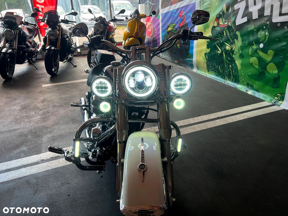 Harley-Davidson Softail Deluxe - 16
