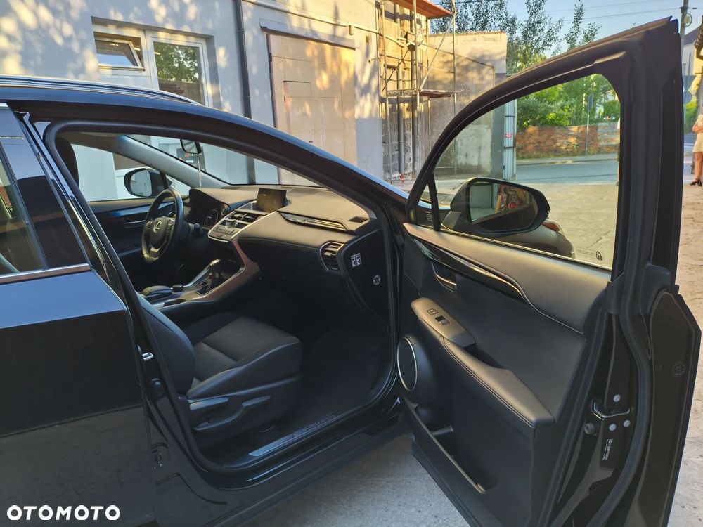 Lexus NX 300h Elite AWD - 19