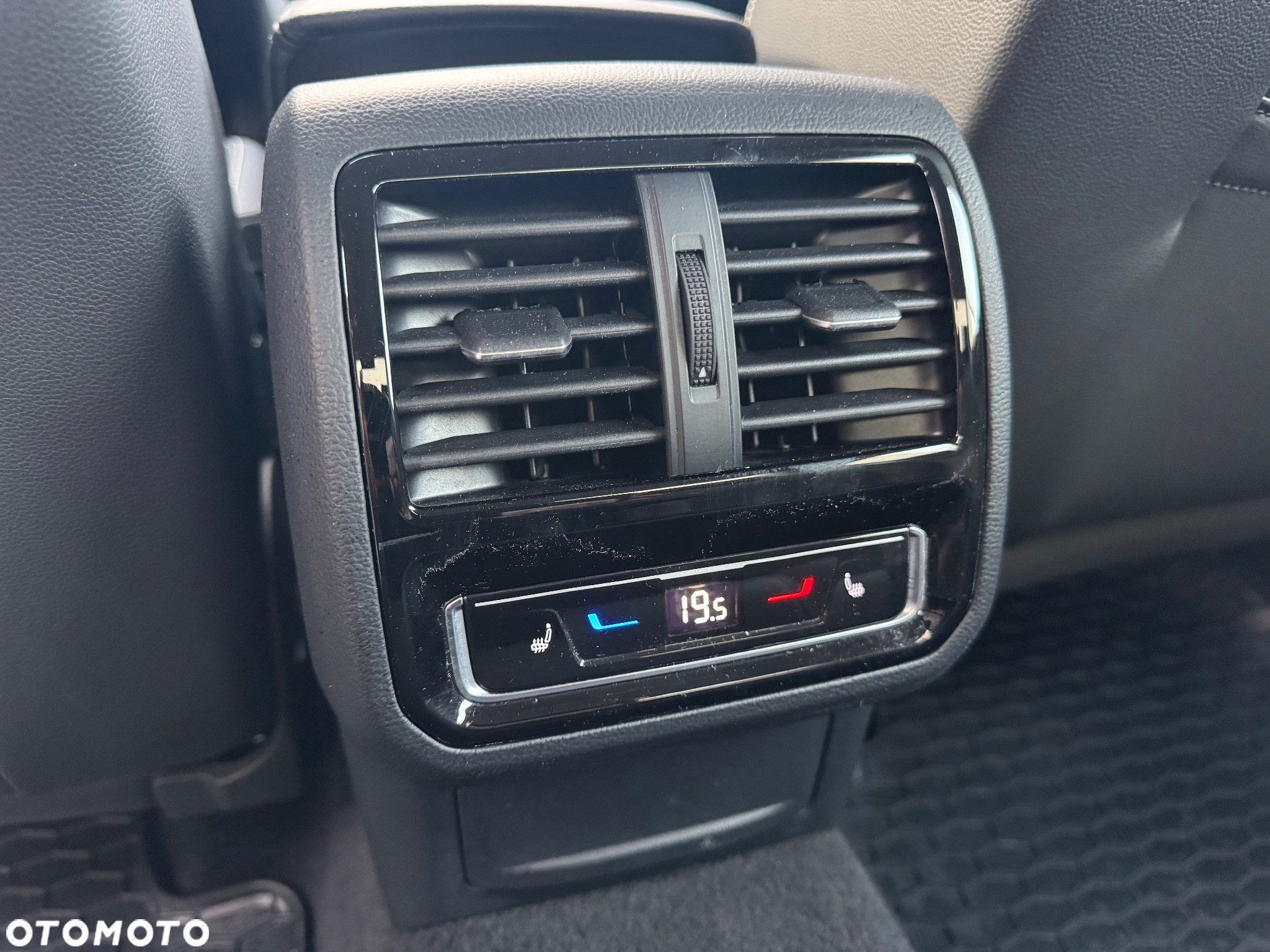 Volkswagen Passat 2.0 TSI Elegance DSG - 24