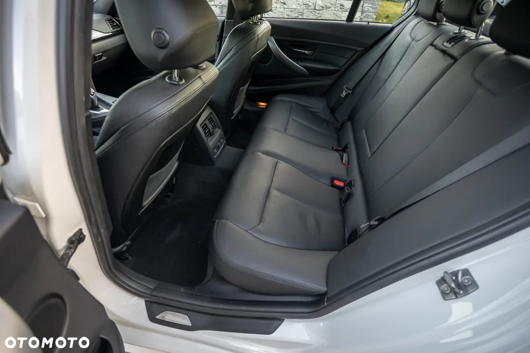 BMW Seria 3 330d xDrive M Sport - 22