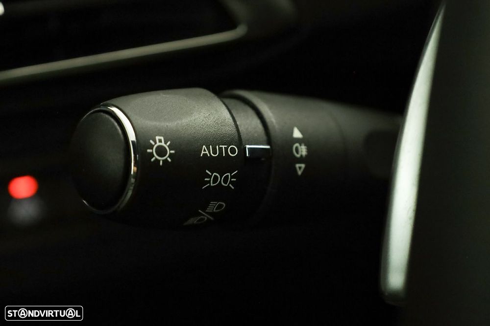 Peugeot 3008 1.6 Hybrid Allure e-EAT8 - 19