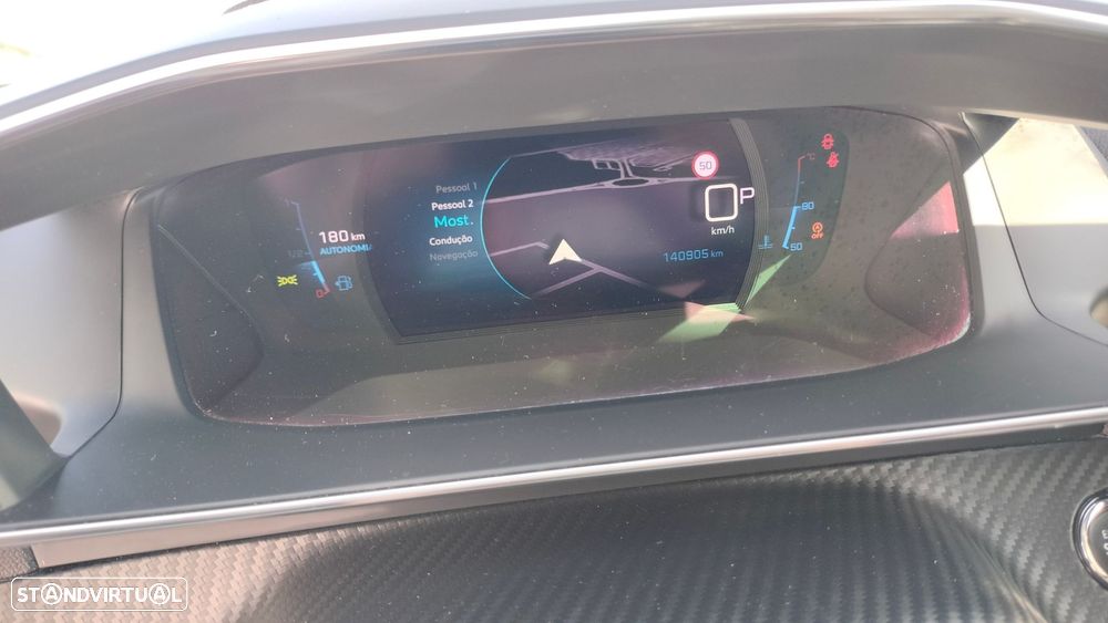 Peugeot 2008 1.2 PureTech Allure Pack EAT8 - 18