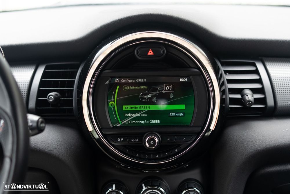 MINI 5 Portas Cooper Premium JCW Auto - 24