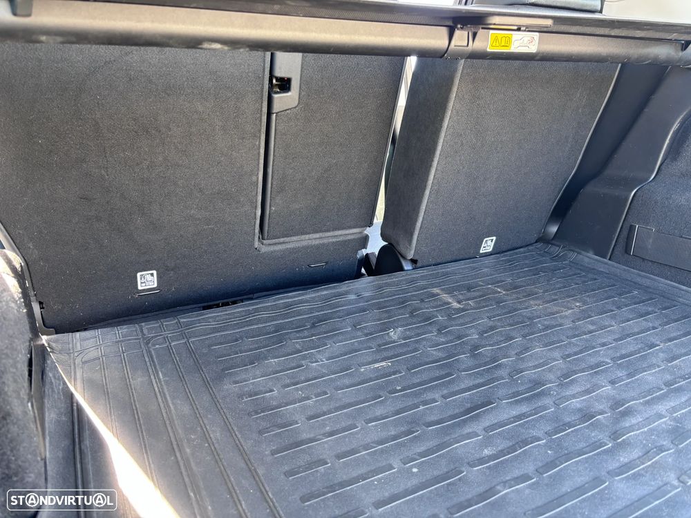 Land Rover Discovery Sport P300e SE - 21