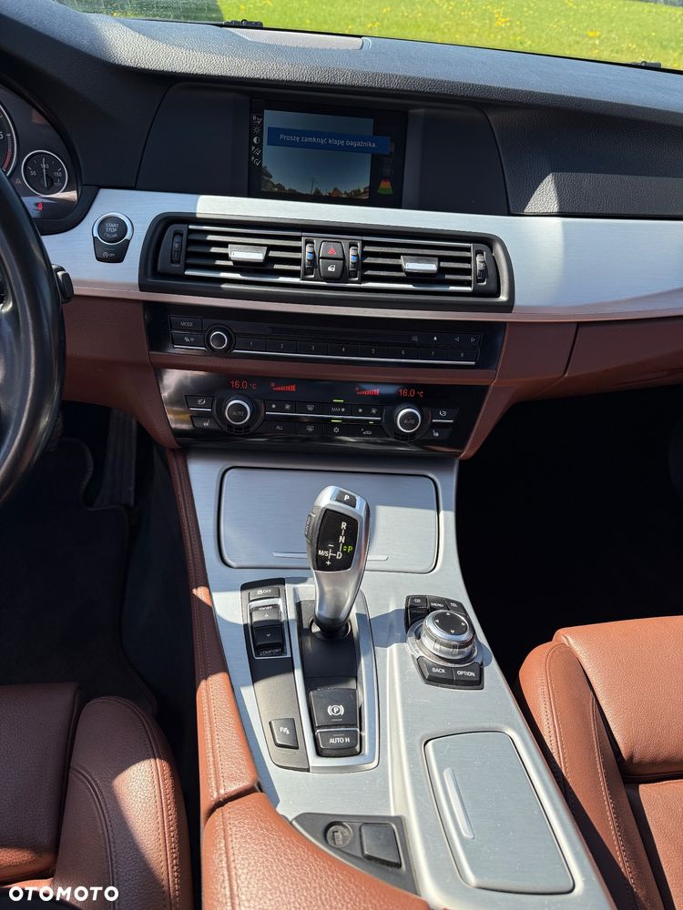 BMW Seria 5 520d xDrive - 15