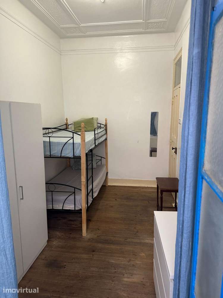 Quarto - localizado em Alameda Lisbon - Grande imagem: 3/23