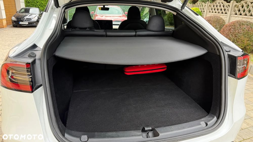 Tesla Model Y Long Range AWD - 28
