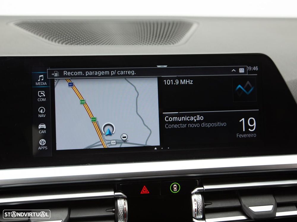 BMW 330 e Pack Desportivo M Auto - 32