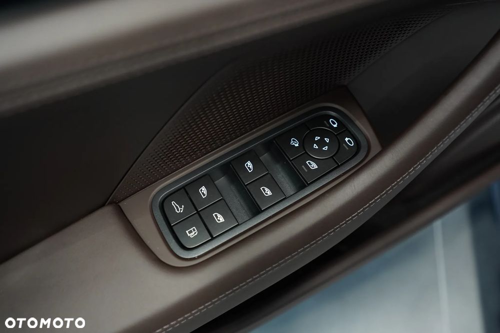 Porsche Panamera ver-4-e--hybrid-phev - 21