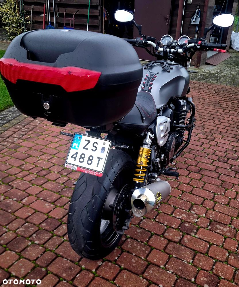 Yamaha XJR - 7