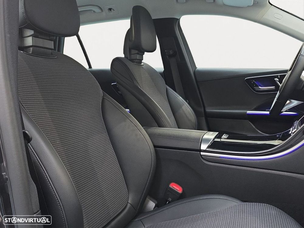 Mercedes-Benz C 300 — fotografia 13