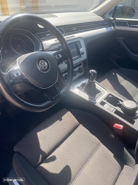 VW Passat 1.6 TDI BlueMotion - 12