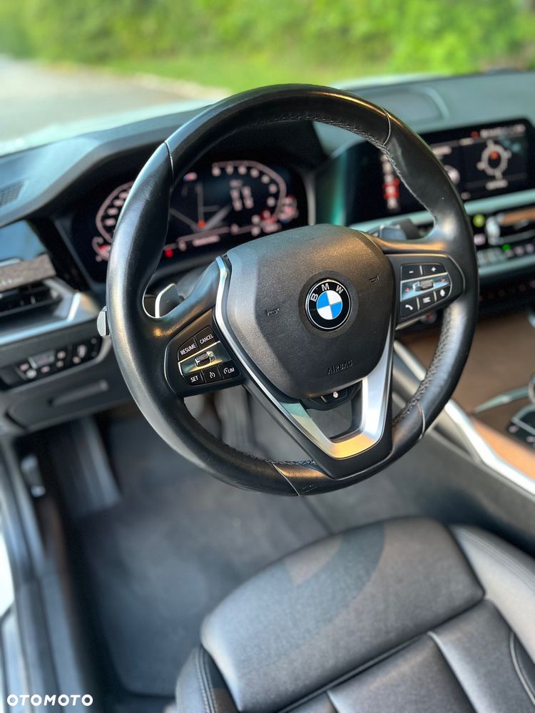 BMW Seria 3 330i - 23