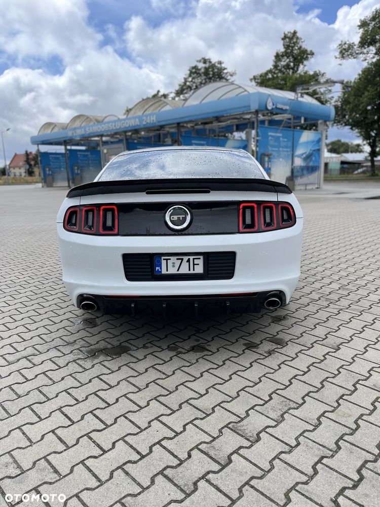 Ford Mustang - 4