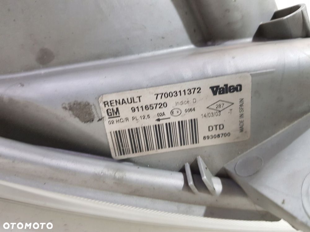 LAMPA PRAWA PRZEDNIA RENAULT TRAFIC 1.9 7700311372 - 8