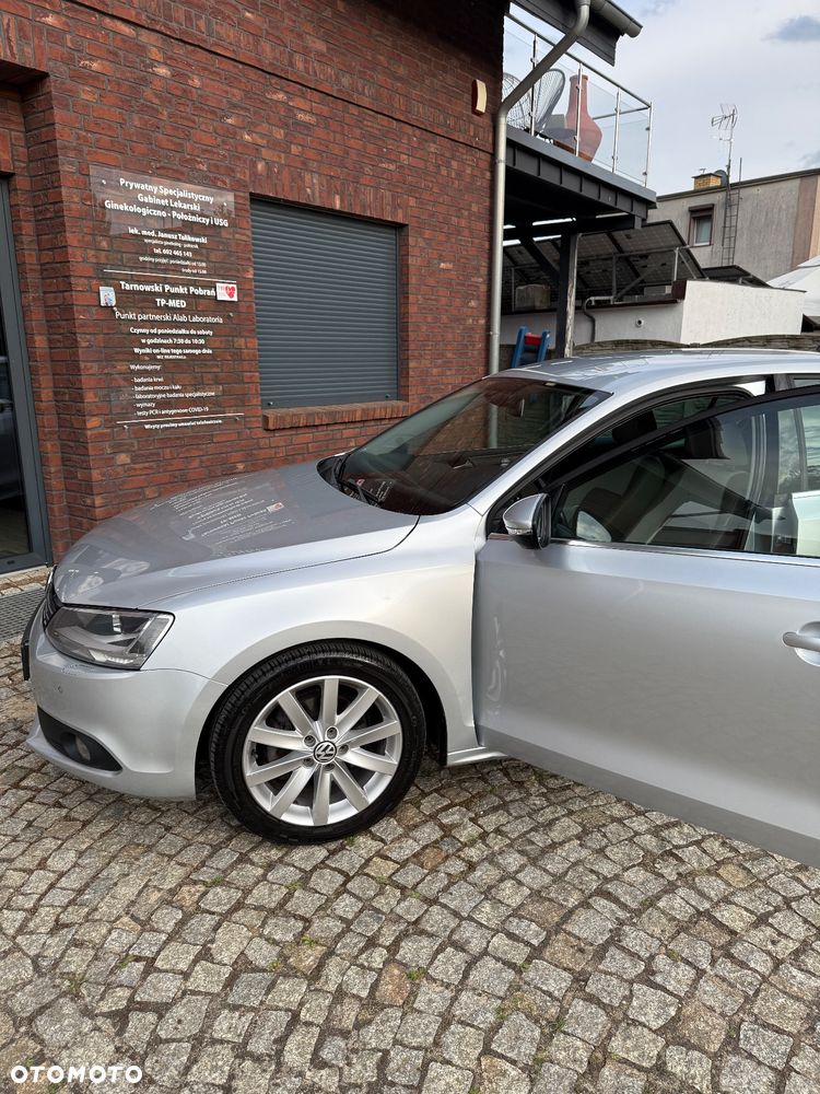 Volkswagen Jetta 2.0 TDI Comfortline - 4