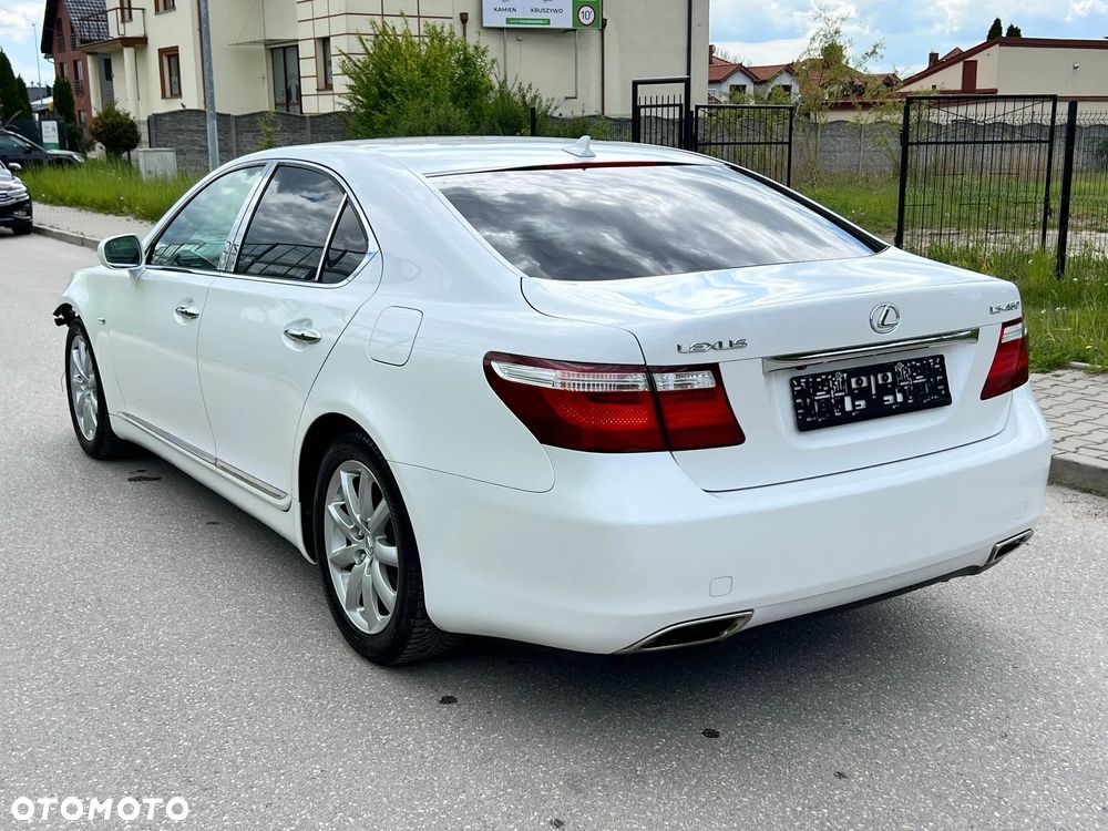 Lexus LS - 16
