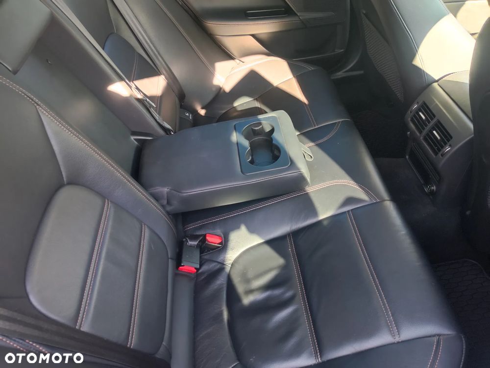 Jaguar XE 2.0 D R-Sport - 19