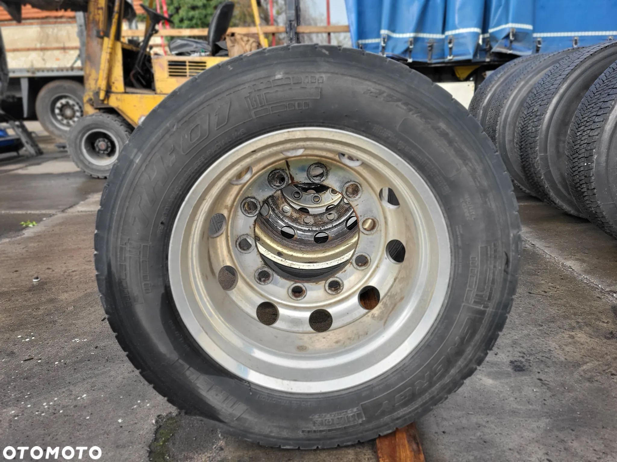 Felgi aluminiowe Alcoa 22,5 x 9.00 z opanami Pirelli 315/60/22,5 - 1