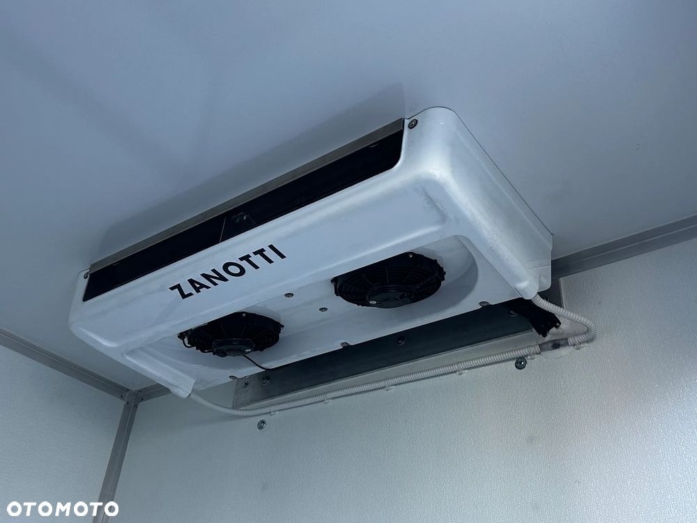 Mercedes-Benz Sprinter - 23