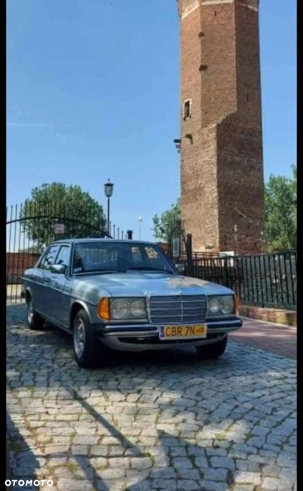 Mercedes-Benz W123 - 1