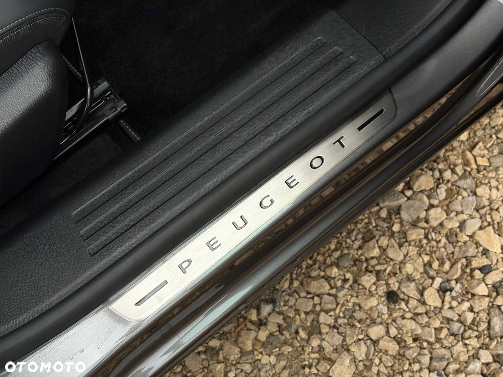 Peugeot 2008 PureTech 130 EAT8 GT - 24