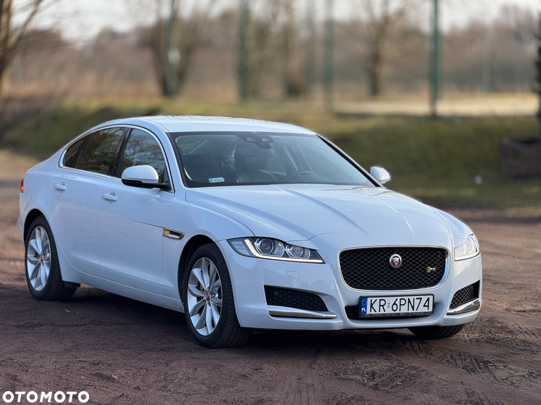 Jaguar XF 2.0 i4D AWD Prestige - 4