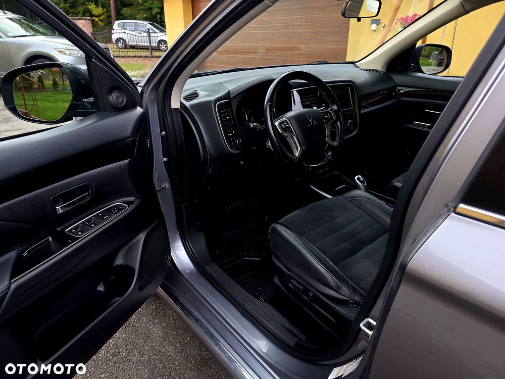 Mitsubishi Outlander - 16
