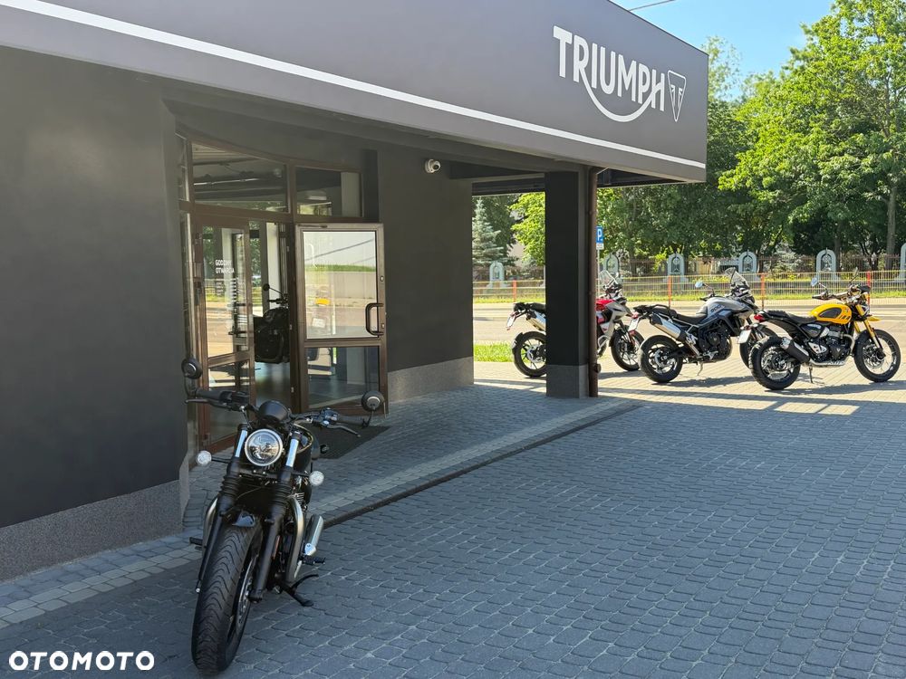 Triumph Bonneville Bobber - 16