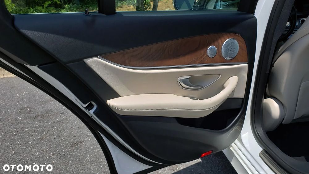 Mercedes-Benz Klasa E 300 9G-TRONIC - 18