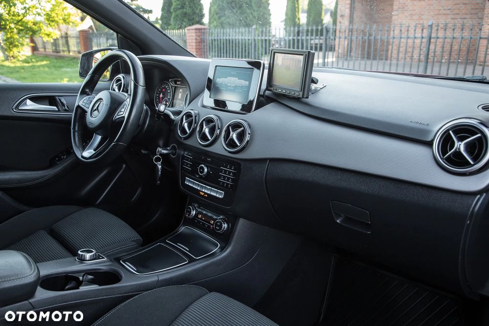 Mercedes-Benz Klasa B 180 7G-DCT AMG Line - 28