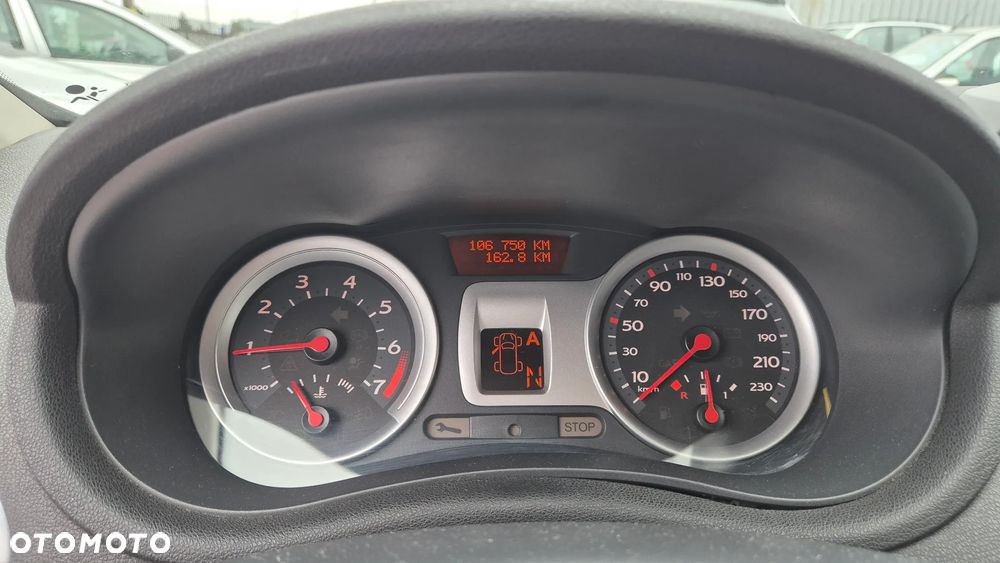 Renault Clio 1.2 16V Authentique Expression - 12