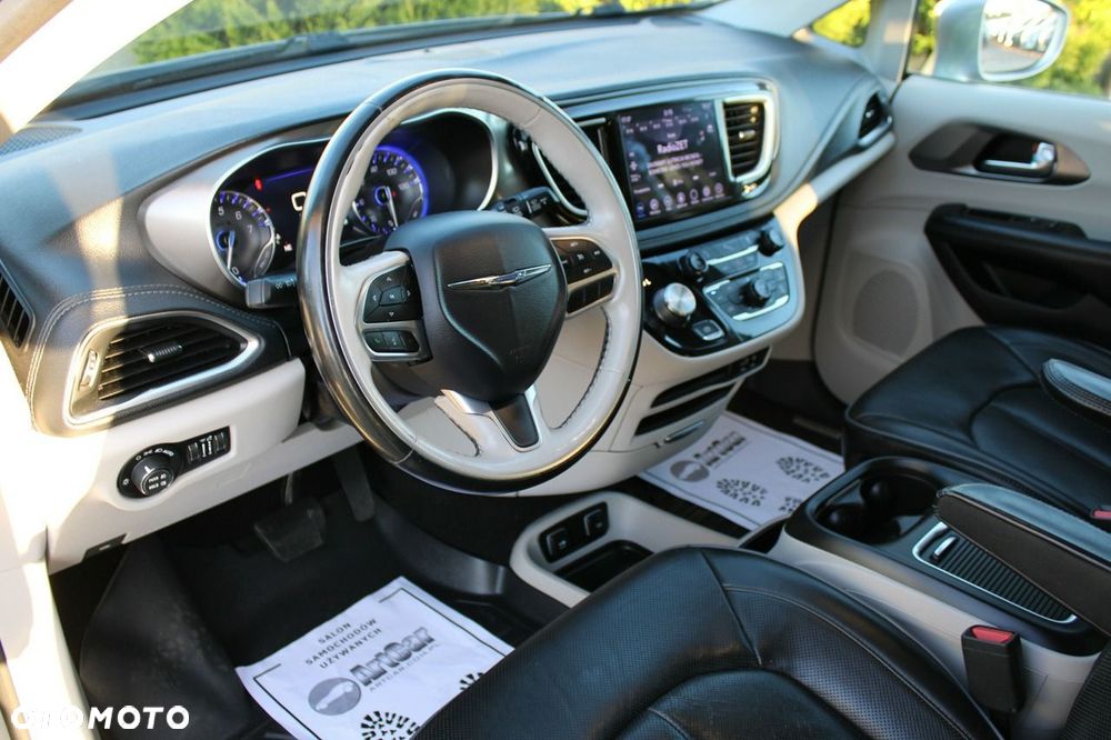 Chrysler Pacifica - 13