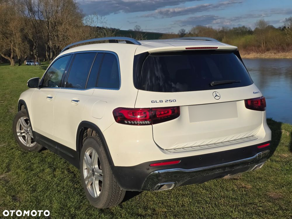 Mercedes-Benz GLB 250 4-Matic 8G-DCT - 6