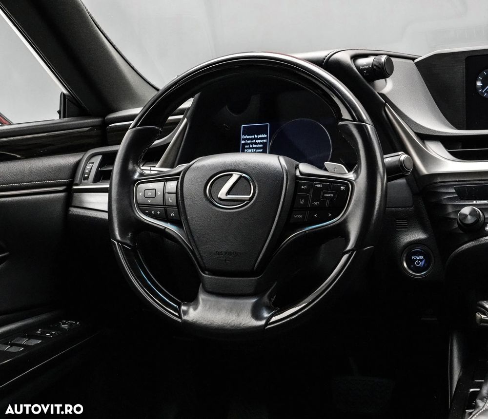 Lexus Seria ES 300h 2.5 TNGA HV 25H- 4X2 CVT Executive - 18