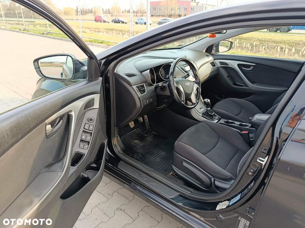 Hyundai Elantra 1.6 Comfort - 8