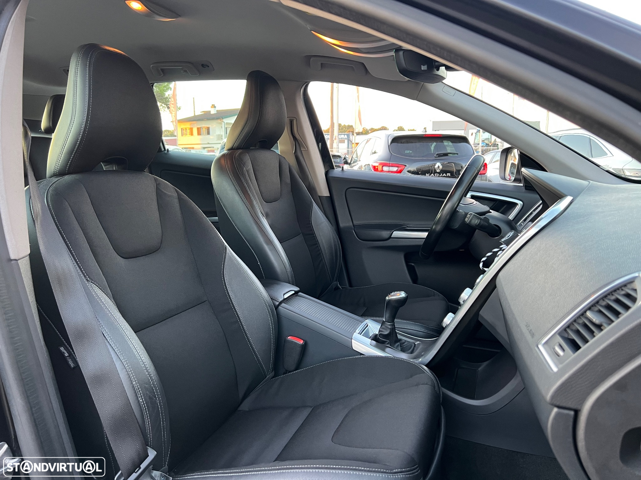 Volvo XC 60 2.0 D4 Momentum - 19