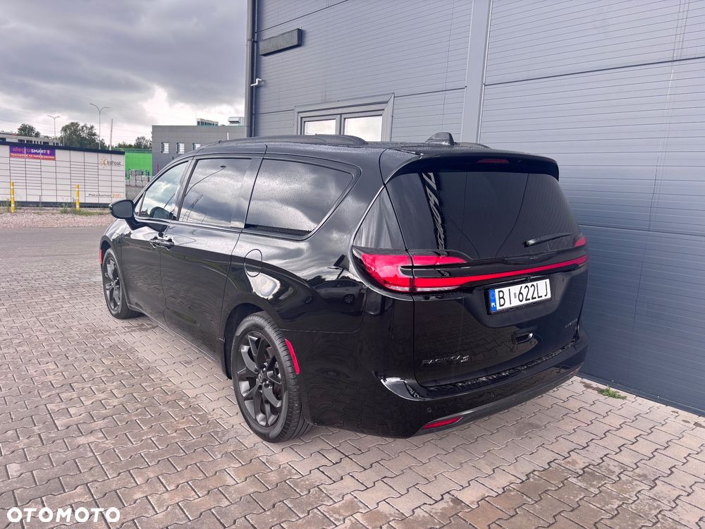 Chrysler Pacifica - 4