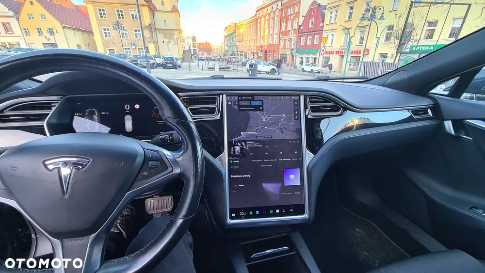 Tesla Model S - 31