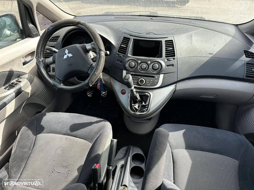 Mitsubishi Grandis 2.0 DI-D de 2010 para peças - 7