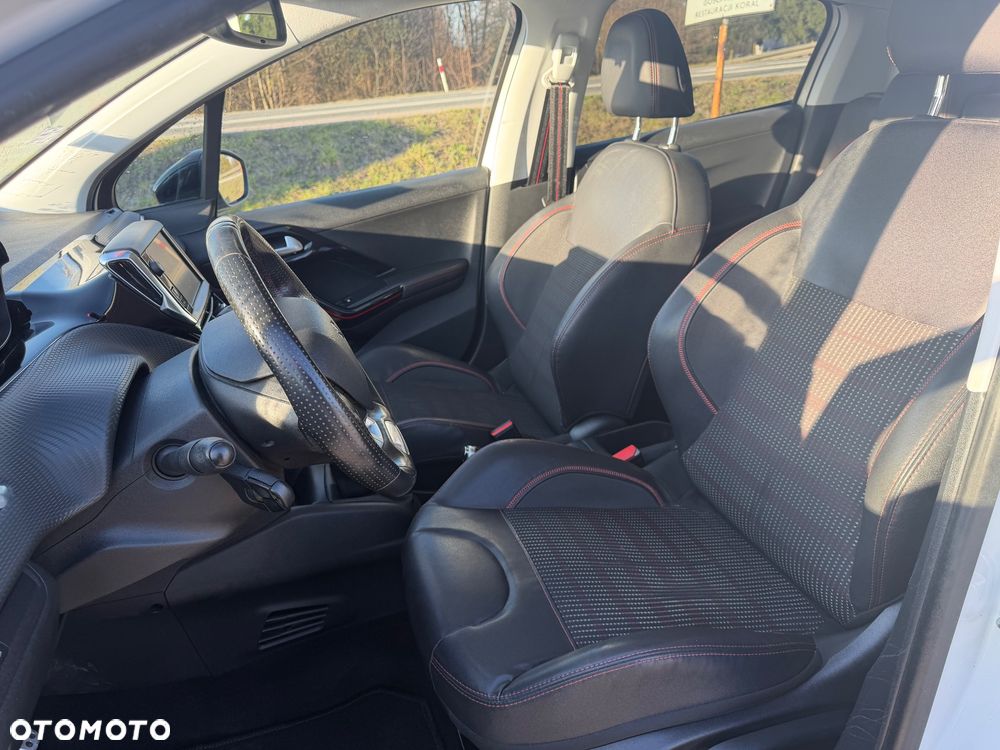 Peugeot 208 - 12