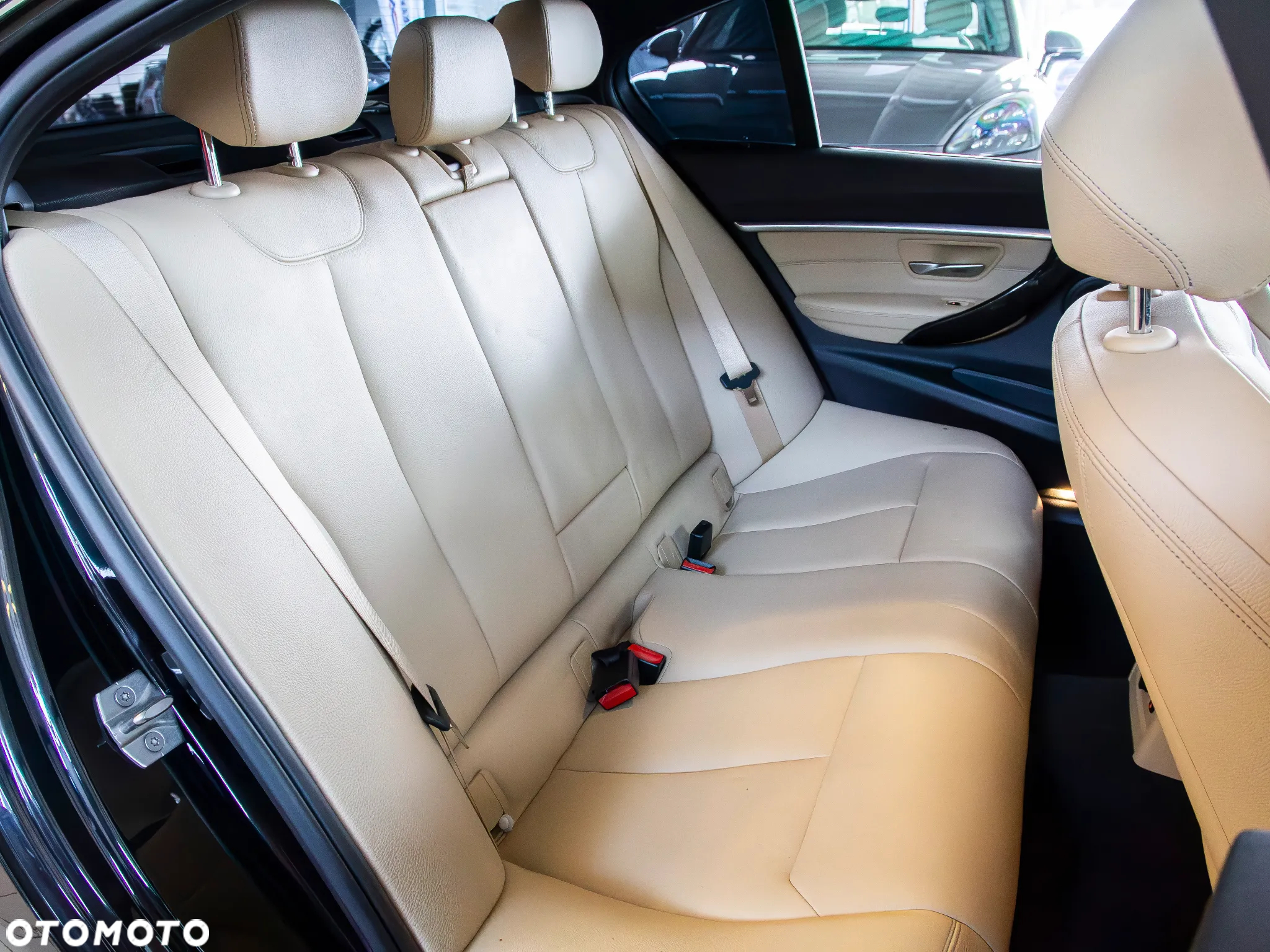 BMW Seria 3 330i GPF xDrive - 18