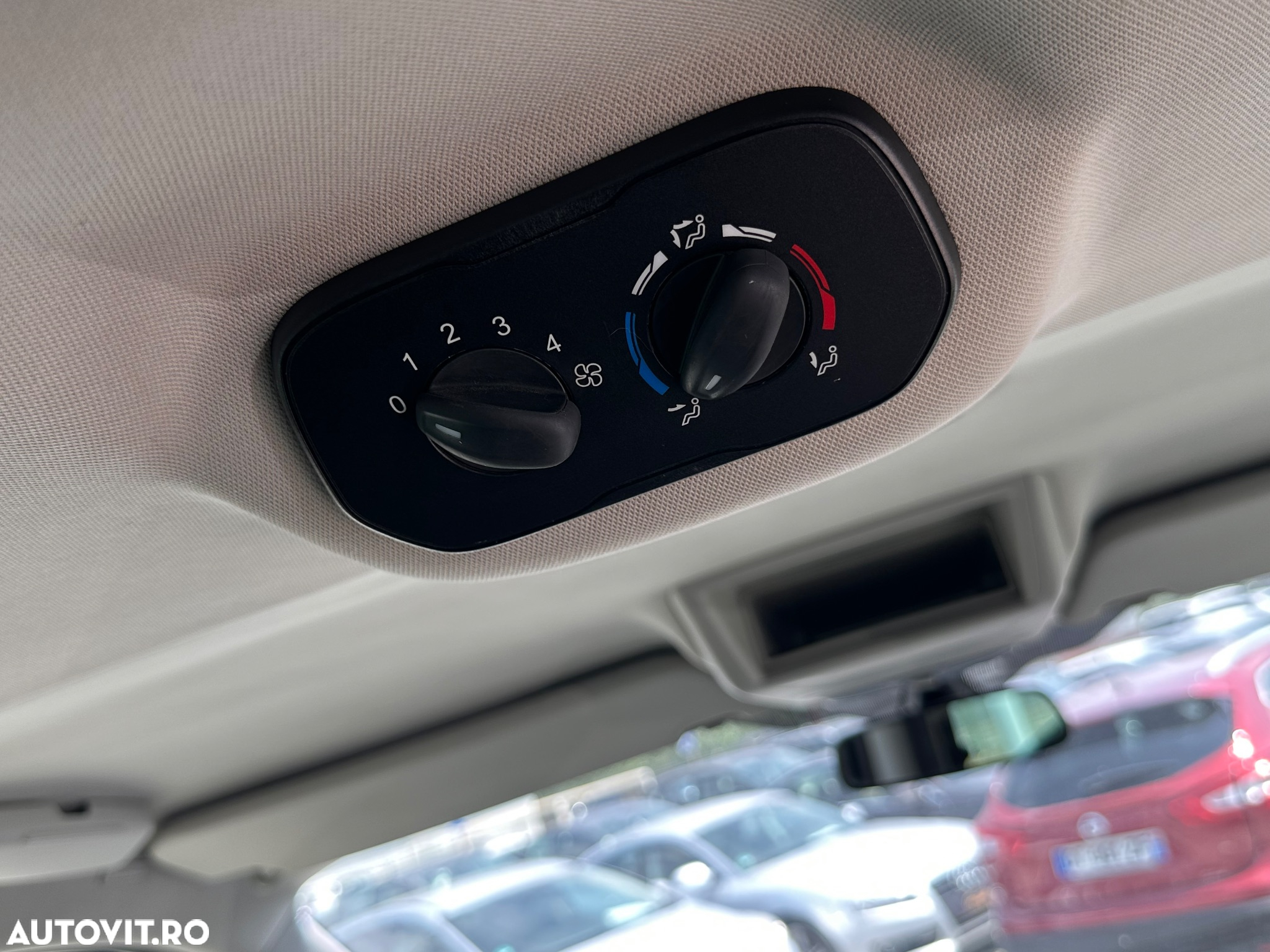 Ford Tourneo Custom 300 L2H1 VA Titanium - 12