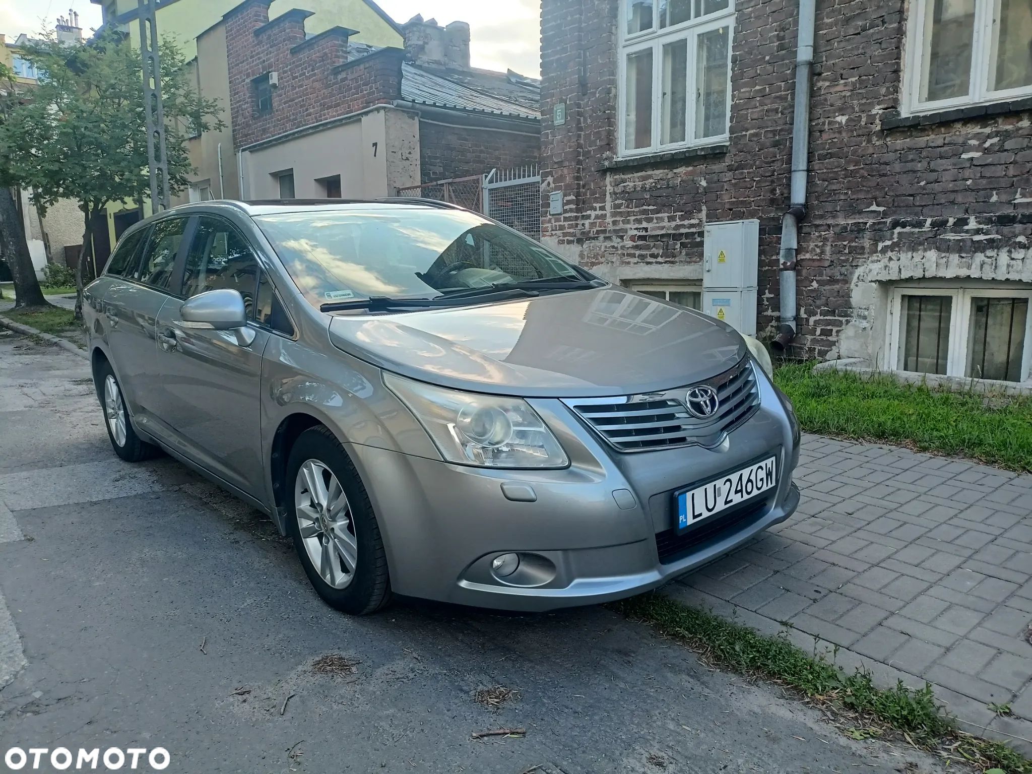 Toyota Avensis 1.8 Premium - 1