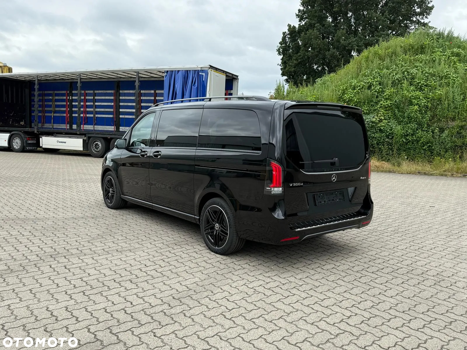 Mercedes-Benz Klasa V 300 d extralang 4Matic 9G-TRONIC Edition 2023 - 7