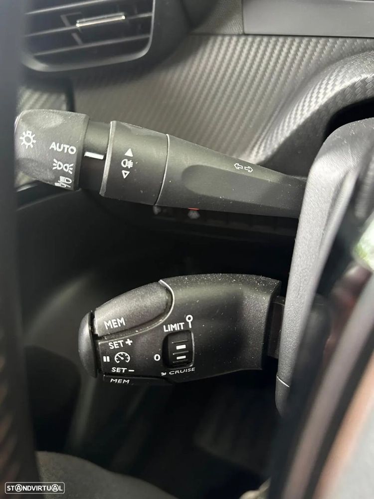Peugeot 2008 1.2 PureTech Allure - 6