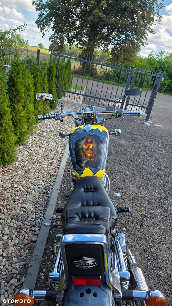 Suzuki Intruder - 8