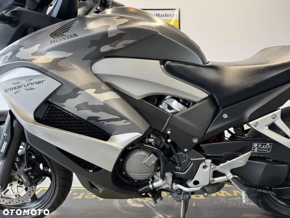 Honda VFR - 23